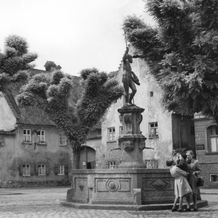 STADTLEBEN FRÜHER - Die Fuggerei in Augsburg