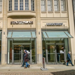 Eingang des Galeria Karstadt in der Brandenburger Straße in Potsdam (Bild: picture alliance / Schoening)