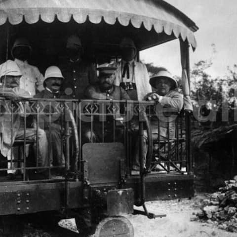Reichstagsabgeordnete auf einer Fahrt mit der Tanganjikabahn.