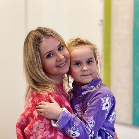 Die Alleinerziehende Daria Kasianenko ist vor zwei Jahren mit ihrer Tochter Katja aus der Ukraine nach Deutschland gekommen.