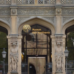 Merci Maman – Museum 5 Kontinente mit ungewohnten Bildern aus Malis Hauptstadt Bamako