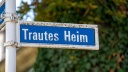 Straßenschild "Trautes Heim" in der Siedlung Magarethenhöhe, Essen