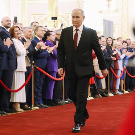 Der russische Präsident Wladimir Putin geht vor seiner Amtseinführungszeremonie im Kreml.