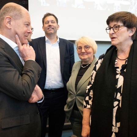 Kanzler Olaf Scholz und SPD-Spitzenpolitiker Lars Klingbeil, Katja Mast und Saskia Esken (v.l.n.r.).