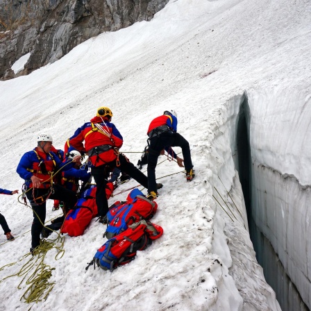 Retter der Alpen - 100 Jahre Bergwacht