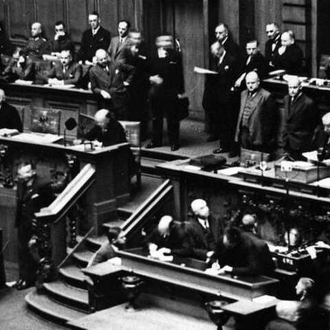 Reichsfinanzminister Hermann Dietrich während der Eröffnungsrede am 9. Mai 1932