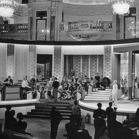 Schwarzweißaufnahme: Proben für den Grand Prix Eurovision de la Chanson in Wien im Sendesaal der Wiener Hofburg  (5. April 1967)