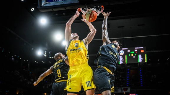 Sportschau - Alba Berlin Gleicht Souverän Gegen Chemnitz Aus