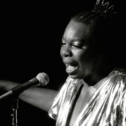 Die Sängerin und Bürgerrechtsaktivistin Nina Simone bei einem Auftritt 1985 in New York