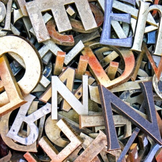 Buchstaben aus Eisen