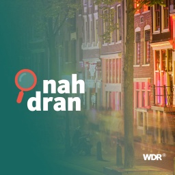 Das Bild zeigt eine Straße im Rotlichtviertel von Amsterdam, darüber ist das Logo von "nah dran". 