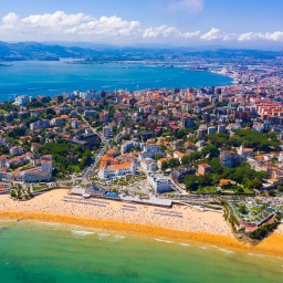 Luftaufnahme über Santander, Hauptstadt von Kantabrien (Bild: IMAGO/Pond5 Images)