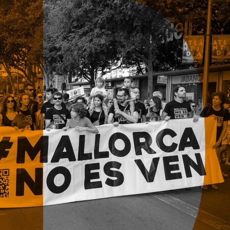 Das Beitragsbild des ARD Radiofeature "Aufstand auf den Balearen" zeigt eine Demonstration gegen den Massentourismus in Palma im Sommer 2024