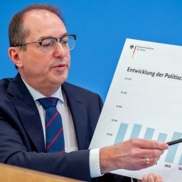 Alexander Dobrindt (CSU), Bundesinnenminister, bei der Vorstellung der Jahresstatistik Politisch Motivierte Kriminalität von 2024.