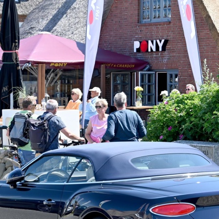 Blick auf das Restaurant "Pony" in Kampen auf Sylt, wo an Pfingsten rechte Parolen gegrölt wurden. 