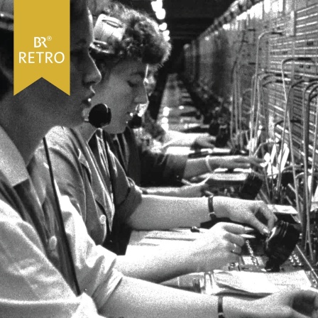 Frauen bei der Arbeit an Kabelsteckplätzen für Telefonverbindungen | Bild: BR Archiv