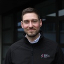 Max Hartung lächelt in die Kamera