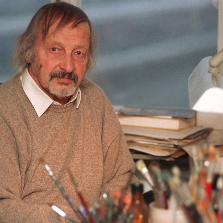 Celestino Piatti, Schweizer Grafiker, Maler und Buchgestalter, aufgenommen am 02.01.1997 in seinem Atelier in Basel. Seit 1961 war er als grafischer Gesamtgestalter des Deutschen Taschenbuchverlags (dtv) tätig. Über 6.000 Titel wuren bis Mitte der 1990-er Jahre durch Piattis unverwechselbare Handschrift geprägt.