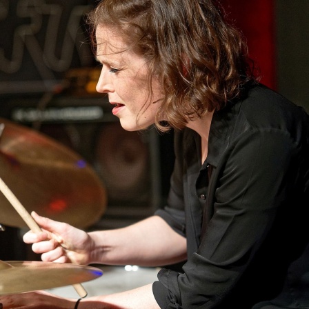 Die Jazzschlagzeugerin Eva Klesse 