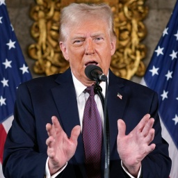 Der designierte US-Präsident Donald Trump spricht während einer Pressekonferenz in Mar-a-Lago (Palm Beach, Florida, USA).