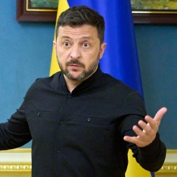 Wolodymyr Selenskyj, Präsident der Ukraine, spricht während eines Briefings in Kiew.