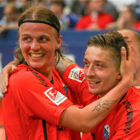 Marvin Mehlem und Felix Götze jubeln