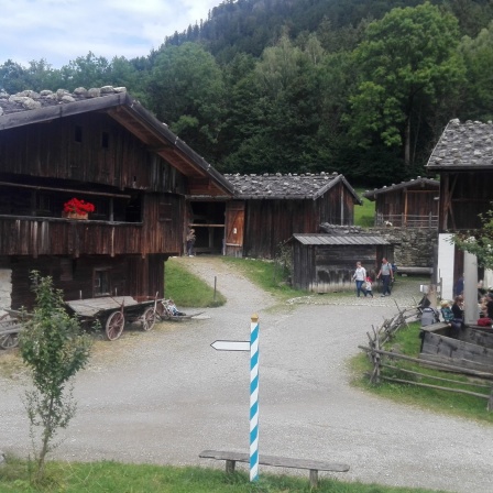 Höfe auf dem Gelände des Wasmeier-Museums Schliersee | Bild: BR / Tanja Zieger