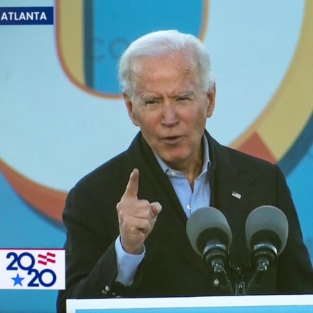 Der designierte US-Präsident Joe Biden im Wahlkampf für die demokratischen Kandidaten für die Senatorenwahl in Georgia, Pfarrer Raphael Warnock und Jon Ossoff  