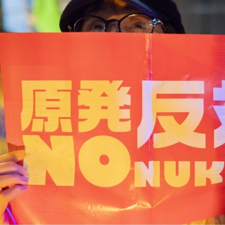 Menschen protestieren im März 2021 vor dem TEPCO Headquarter in Tokio