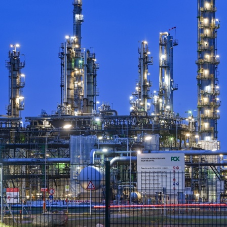 Die Anlagen der Erdölraffinerie auf dem Industriegelände der PCK-Raffinerie GmbH in Schwedt