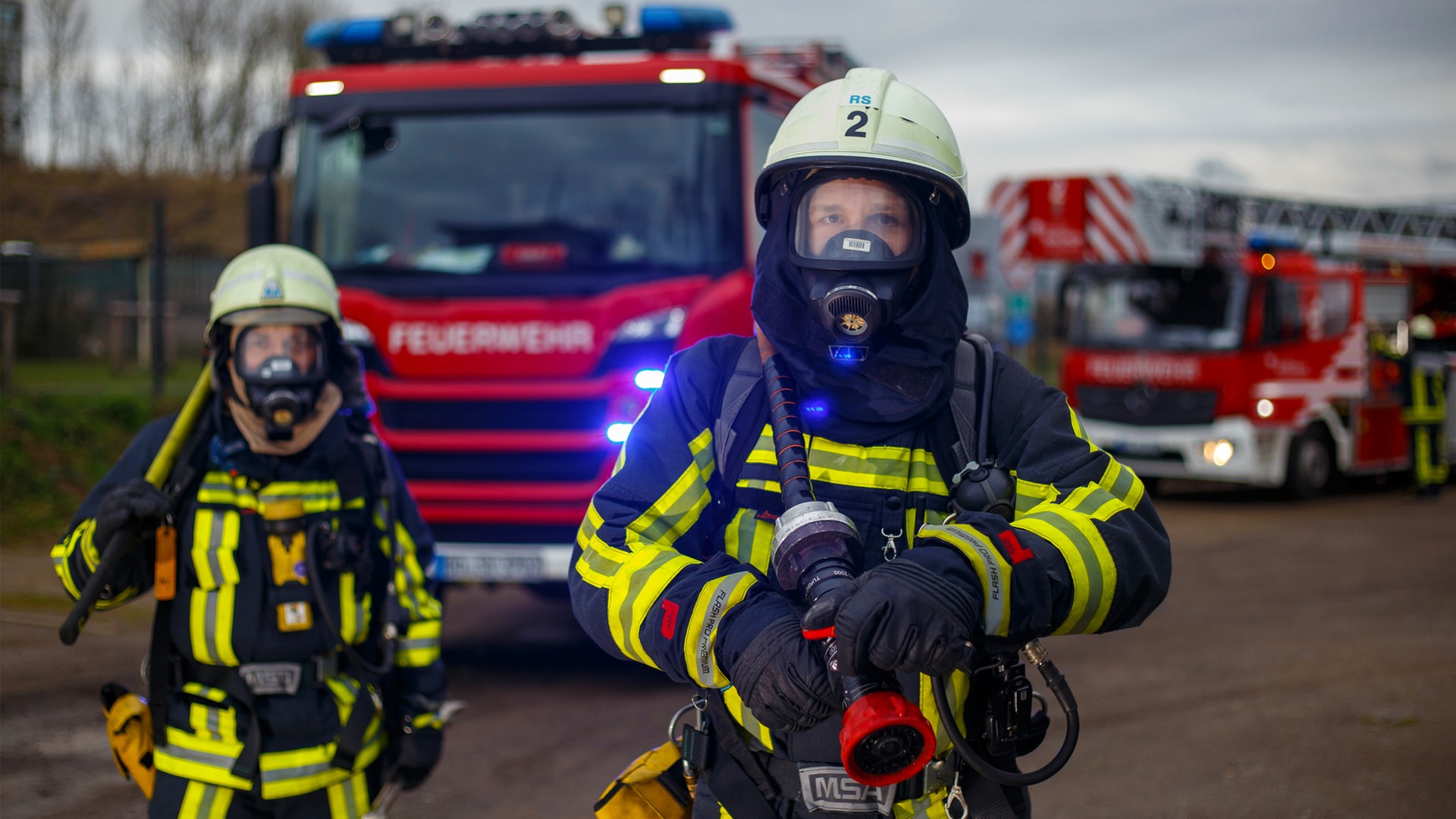 Feuer & Flamme: Folge 1: Großeinsatz Und Der Weg Zum Feuer Ist ...