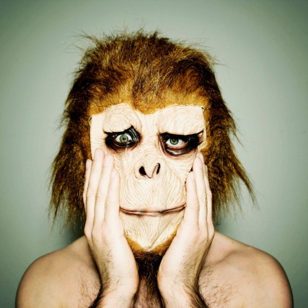 Der blonde Affe - Ein Mann mit einer Affenmaske