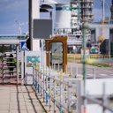  PCK steht am Eingang des Raffinerie in Schwedt