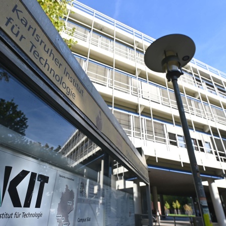 Aussenaufnahme der Fakultät für Informatik am Karlsruher Institut für Technologie (KIT)
