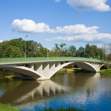 Brücke über die Lausitzer Neiße im Fürst-Pückler-Park Bad Muskau 2009