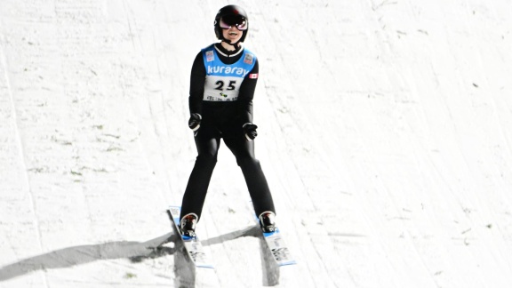 Sportschau - Skispringen Der Frauen In Zao - Die Zusammenfassung