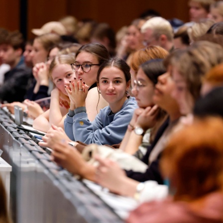 Studenten im großen Hörsaal