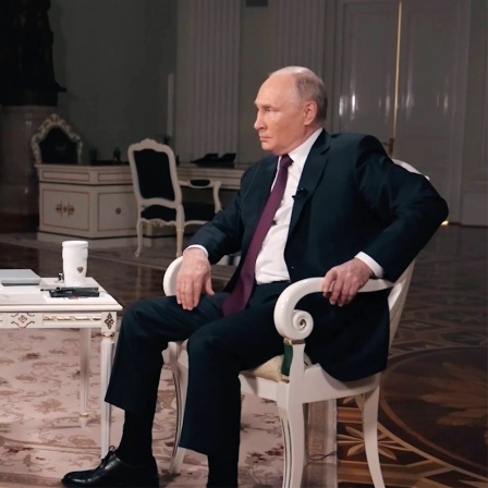 Wladimir Putin und Tucker Carlson