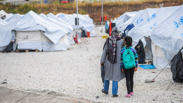 Flüchtlinge bei einem Besuch des Lagers Mavrovouni in Mytilini, Insel Lesbos