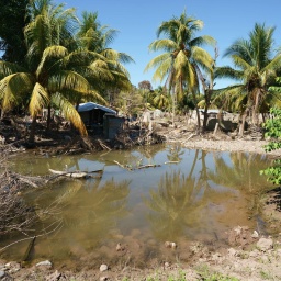 Zerstörtes Dorf nach einem Hurrikan in Honduras. 