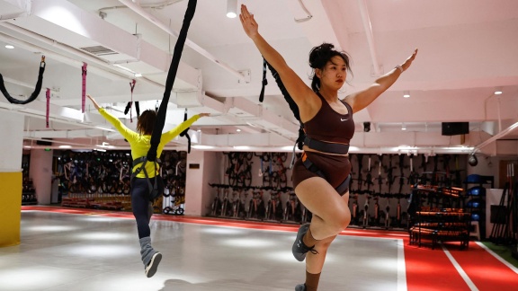 Mittagsmagazin - Bungee-fitness Im Innenraum