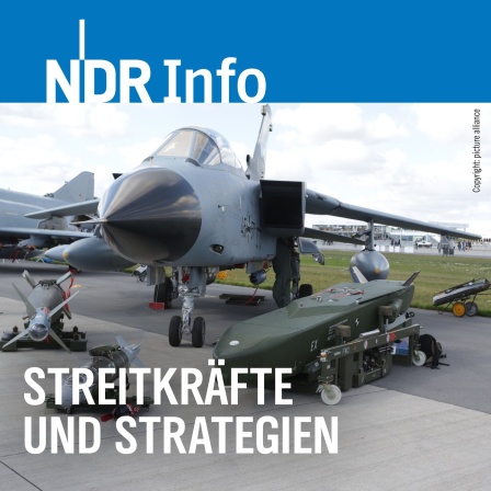 Ein Tornado, mit einem davor liegenden Luft-Boden-Marschflugkörper "Taurus", ist bei der Internationalen Luft- und Raumfahrtausstellung (ILA) auf dem Flughafen Berlin-Schönefeld ausgestellt.