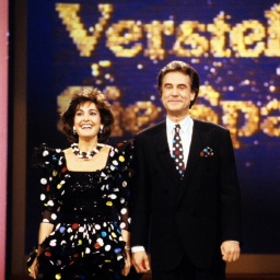 Das Moderatorenehepaar Paola und Kurt Felix steht 1989 bei "Verstehen Sie Spaß?" auf der Bühne