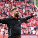 Christian Arbeit, Stadionsprecher von Union Berlin, vor den Fans auf der Tribüne.
