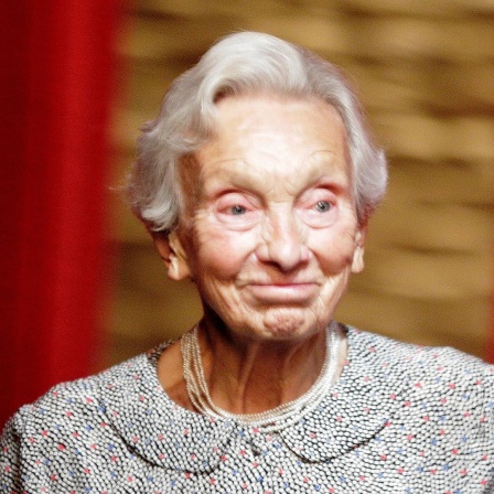 Die Schriftstellerin Ilse Helbich 2013 anlässlich ihrer Lesung "Vineta", zum 90. Geburtstag der Autorin in Wien. 