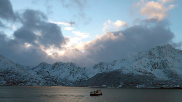 Fjorde, Meer und Berge: Norwegens Küste auf Höhe der Lofoten ist beeindruckend und vielfältig.