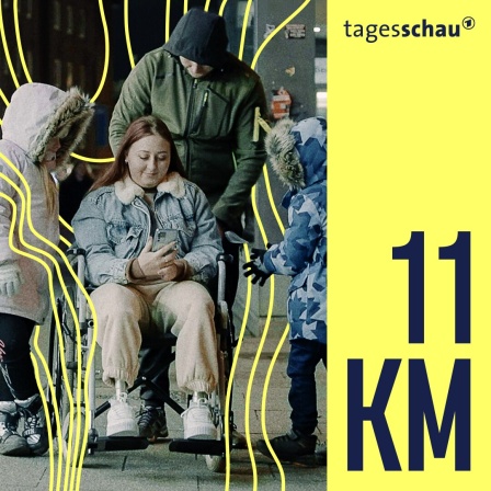 Die verletzte Kinderkrankenschwester Oksana aus der Ukraine sitzt im Rollstuhl und trifft in Hamburg ihre Kinder.
