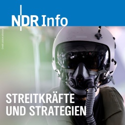 Pilotenausrüstung mit Helm und
Sauerstoffmaske zu sehen beim Tag der Bundeswehr in der Innenstadt von Mayen (8.6.24). Hier zeigt die Truppe in den Dimensionen Land, See, Luft und Cyber
Arbeitsabläufe und Wehrtechnik aus dem Alltag der Bundeswehr.