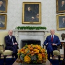 Der Präsident der USA, Joe Biden (rechts), empfängt den Bundeskanzler von Deutschland, Olaf Scholz (SPD, links), im Oval Office des Weißen Hauses in Washington.
