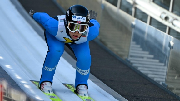 Sportschau Wintersport - Das Compact Race Der Frauen In Ramsau - Springen